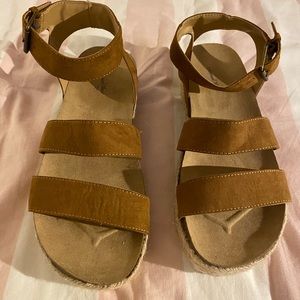 Wide width women’s sandals as 10
